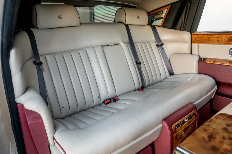 Интерьер Rolls-Royce Phantom EWB 2007 года  (NA) (фото 68 из 105)